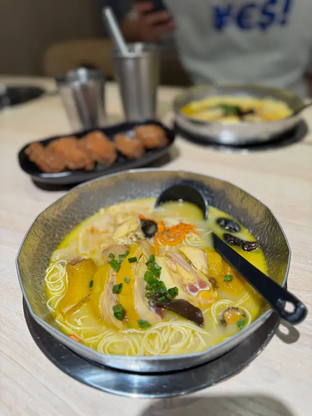 藥膳黃酒花膠雞淮山麵