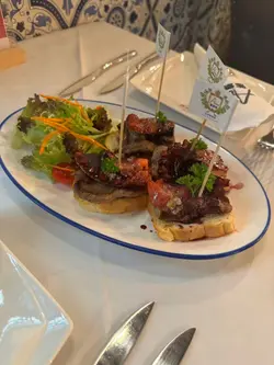 炙烤八爪魚及黑毛豬柳串