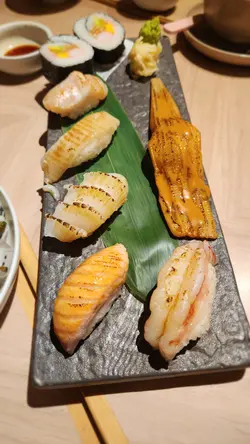 QUE火炙壽司盛（配野菜烏冬 同 甘筍濃湯）