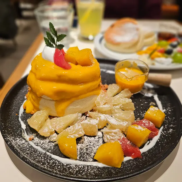 Mango Pomelo Sago Pancake