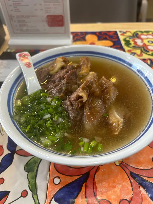 牛腩伊面多蔥堂食+咖喱牛腩飯🥡  外賣