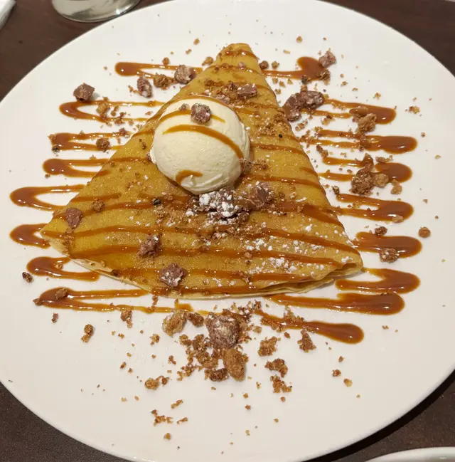 蘋果金寶配奶油醬及雪糕