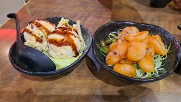 墨鱼仔沙律加薯蓉球