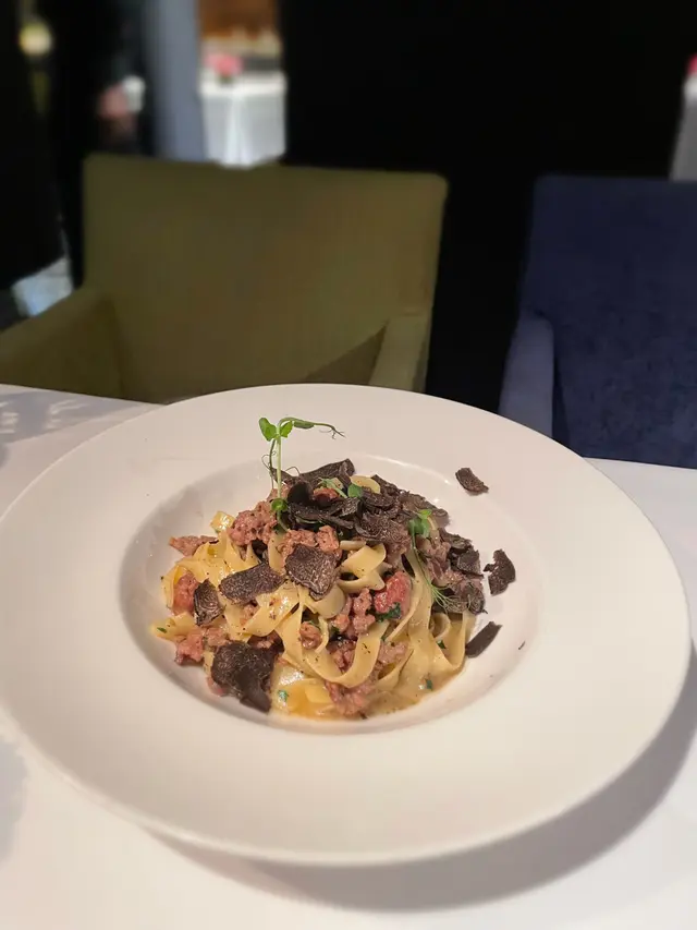 巴馬臣芝士牛油闊條麵