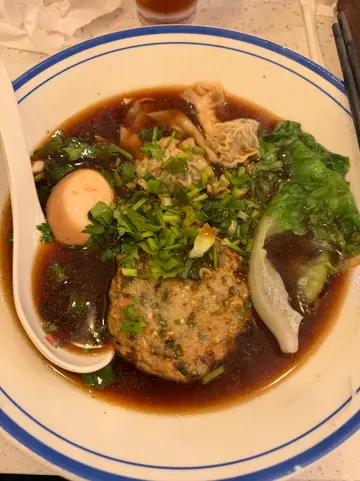 三餸粗麵（糖心滷水蛋、自家製韭菜餃、大排檔鯪魚餅）