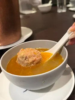 蟹粉獅子頭配蟹粉雞湯