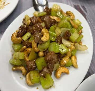 西芹腰果炒牛仔粒