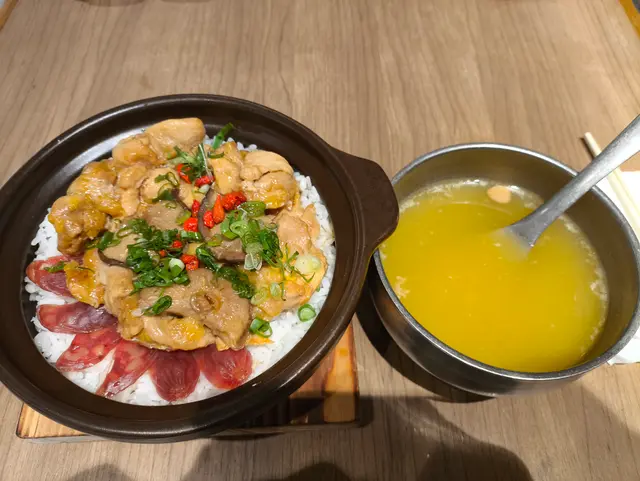 玫瑰五五臘腸北菇滑雞飯