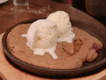 Skillet Cookie