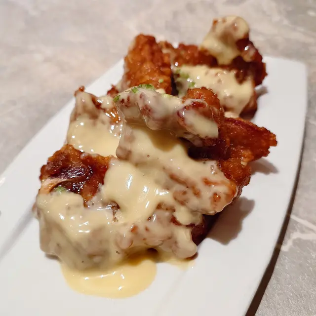 🐑沙拉骨,係今晚最出色嘅一道菜,個豬扒來貨好靚,係帶骨肉眼,有肥、有瘦、有筋,入口鬆化唔痴牙,炸得香口得嚟肉又唔柴,沙律醬調味又恰到好處,呢個推薦