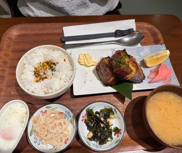 日式京燒比目魚定食 