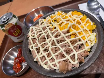 金䲝鱼蛋黄酱盖饭