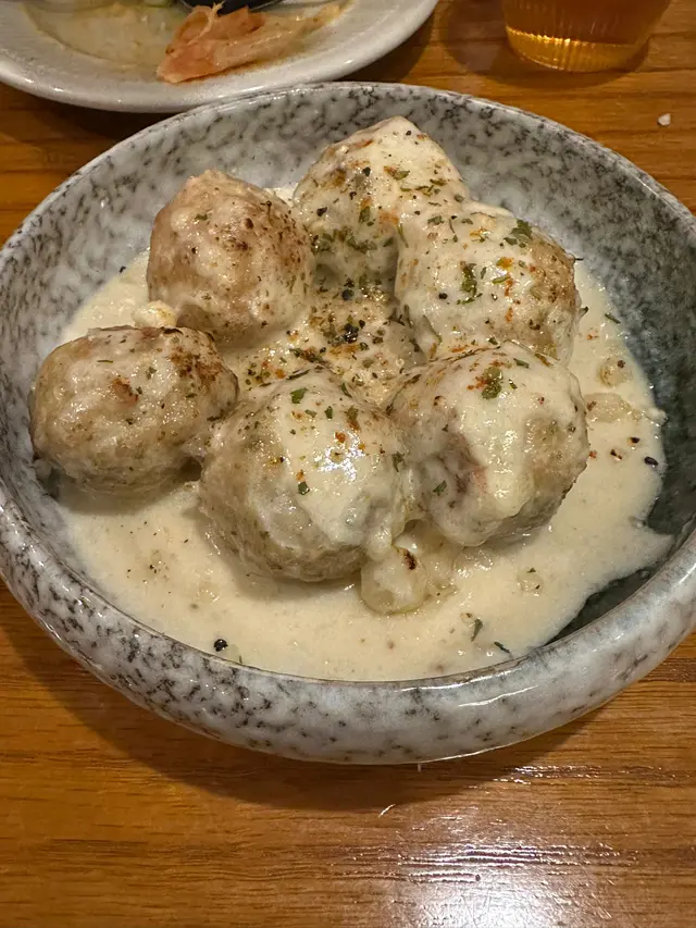 意式香草豬肉丸配羊奶芝士汁