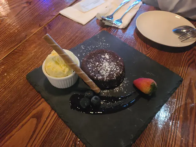 朱古力心太軟伴雲呢拿雪糕