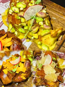 六種風味麥啤浸德國脆皮鹹豬手