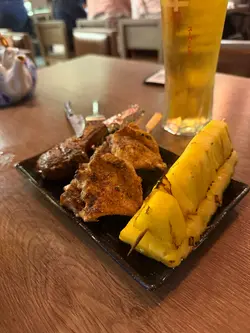 ，鹽燒手工雞 翼，鹽燒五花腩，羊架，焦糖菠蘿