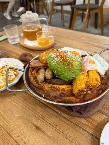 大荷蘭鬆餅早餐