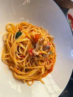 Crab meat and chilli linguine