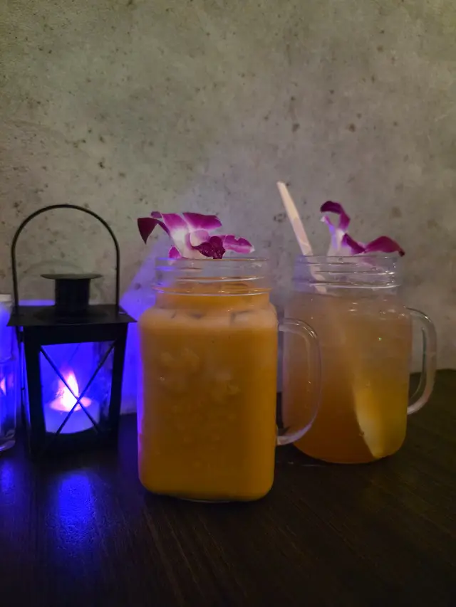 凍泰式奶茶 $22 , 凍金桔青檸 $14