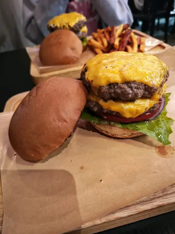 芝士双层牛肉汉堡🍔