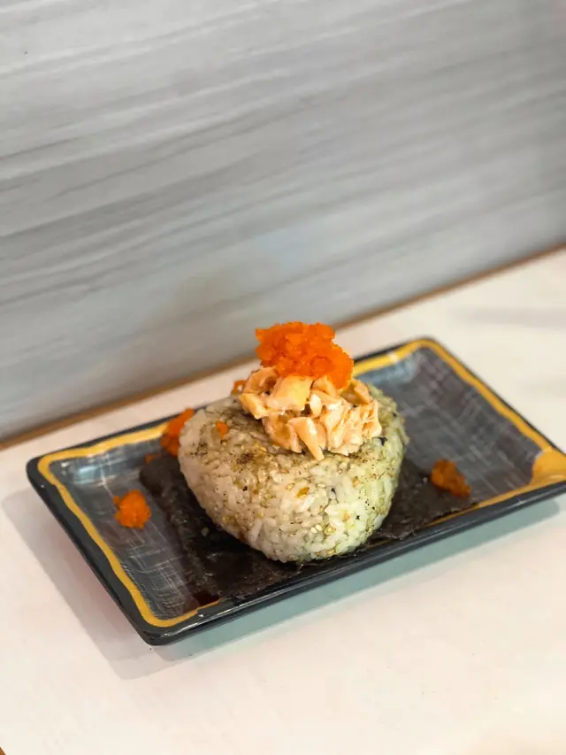 今燒三文魚飯團 