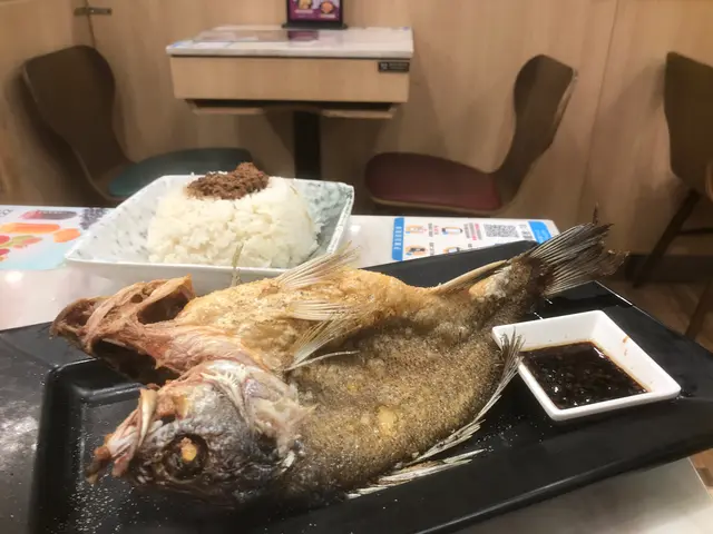 炸鱸魚配肉燥飯
