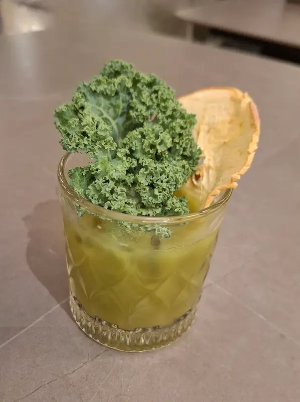 蘋果菠蘿石榴羽衣甘藍汁