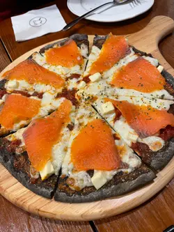 雙重芝士煙三文魚薄餅