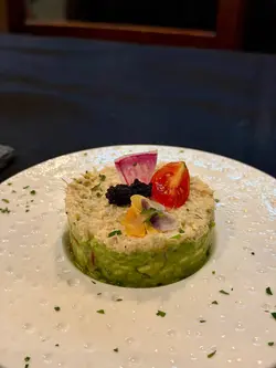 煙燻蟹肉牛油果他他