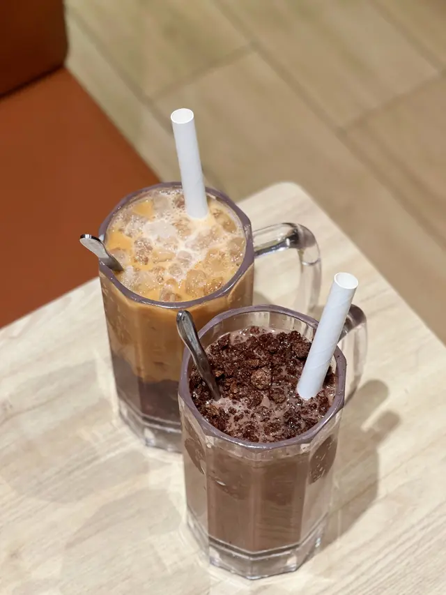 大小姐紅豆奶茶 & 華田暴龍脆脆