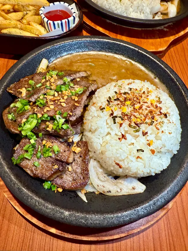 咖喱牛小排配牛舌尖