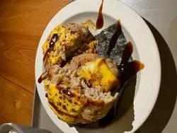 烤芝士漢堡扒伴海苔肉鬆