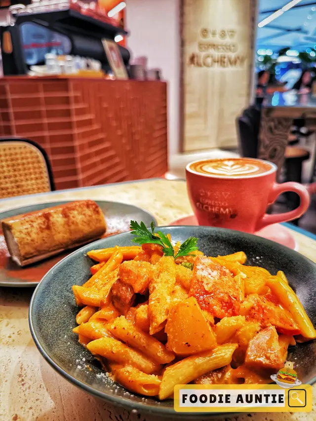 紅咖哩鴨胸肉忌廉長通粉