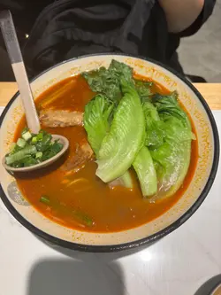 湯底濃郁又香口，米線食落超級幸福，越食越辣，成口都係幸福嘅感覺！￼
