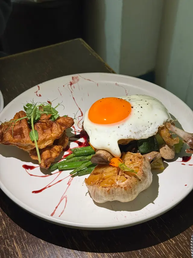 千層脆窩夫油封鴨髀