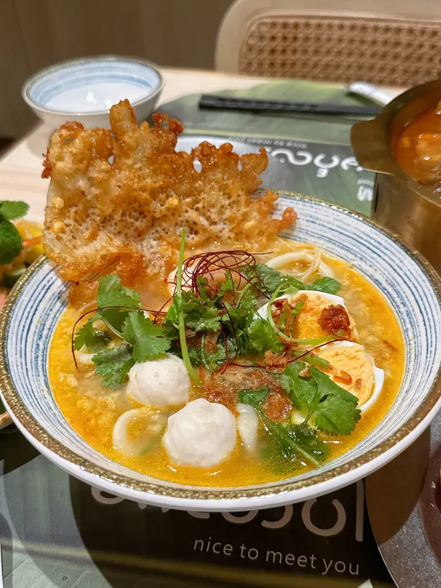 招牌緬甸海鮮魚湯粉