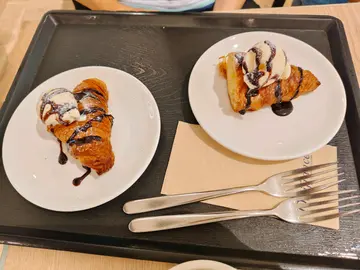 二人餐甜品
牛角包配雪糕(两客)