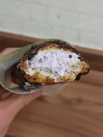 食𡁵嘅藍莓芝士味魔鬼棒棒