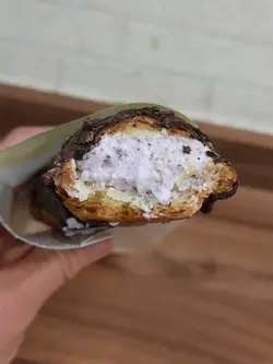 食𡁵嘅藍莓芝士味魔鬼棒棒