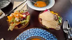 韩式鲜鱿沙律。日本梅酒杞子鸡翼