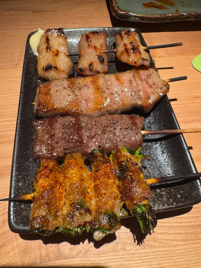 味噌松阪豬、牛舌拖羅、牛小排、麻辣豚肉芫荽卷