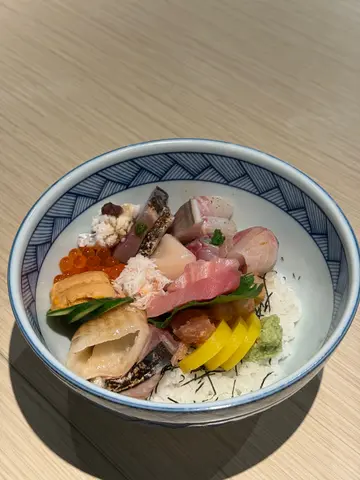 海言廚師發辦魚生飯（特上）