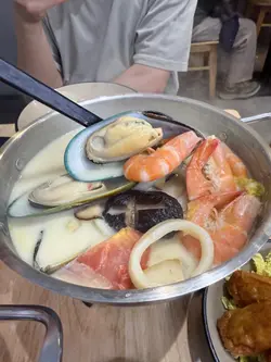 至尊海鲜芝士浓汤锅乌冬