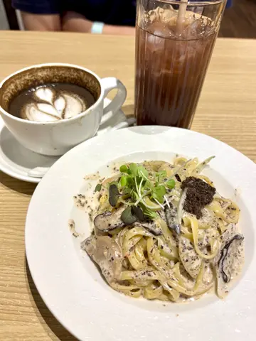 黑松露野菌忌廉扁意粉 