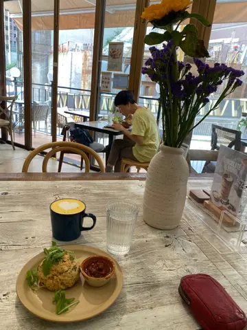 Broccoli cheddar rocket scone