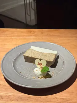 乌龙奶盖巴斯克蛋糕