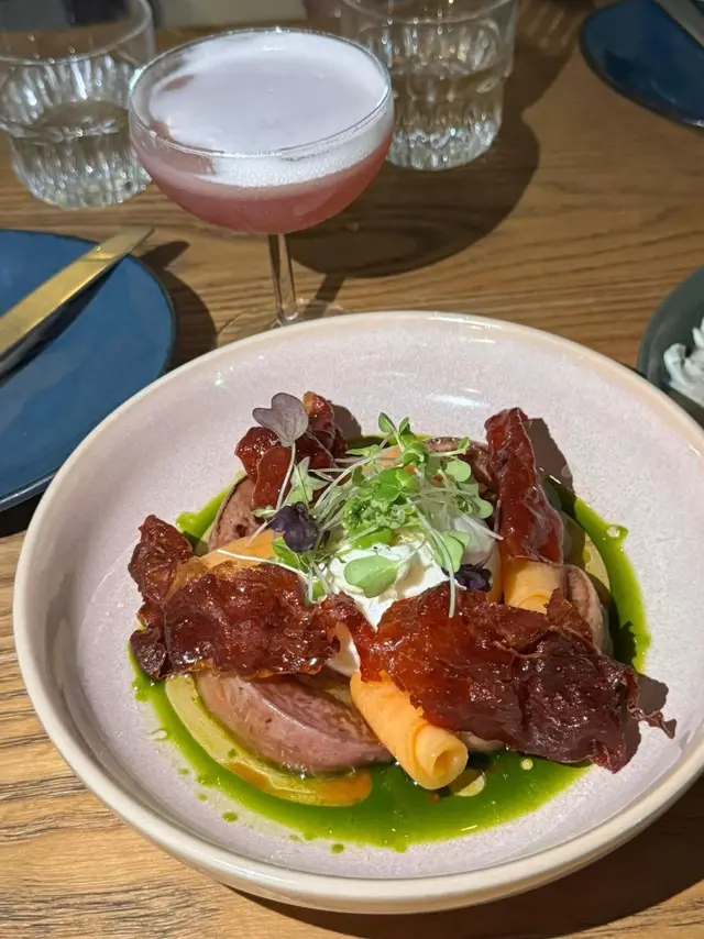 Lively bar with great food and cocktails