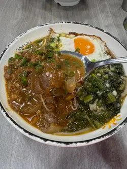 煎蛋雪菜肉丝沙嗲牛肉米