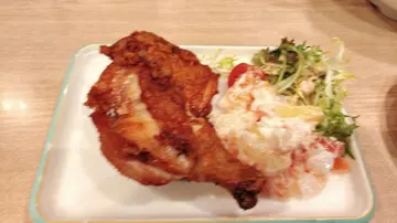 生炸雞脾配沙律