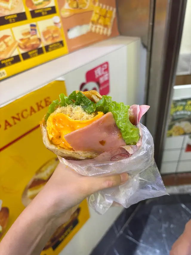 招牌雞蛋肉鬆手抓餅